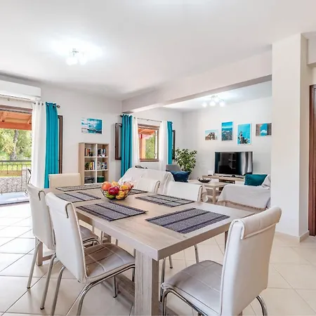 Holiday home Henkel Kato Korakiana